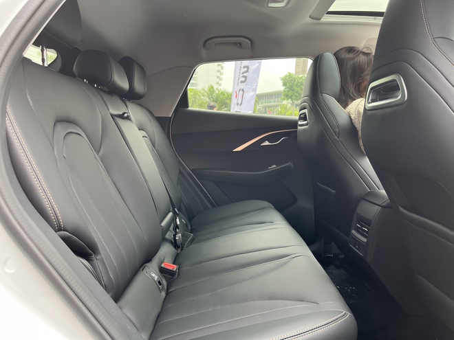 Omoda C5 chốt lịch bán tại Việt Nam: Đấu Seltos, Creta chơi lớn với bảo hành tới 1 triệu km- Ảnh 7. Omoda C5 chốt lịch bán tại Việt Nam: Đấu Seltos, Creta chơi lớn với bảo hành tới 1 triệu km- Ảnh 7.