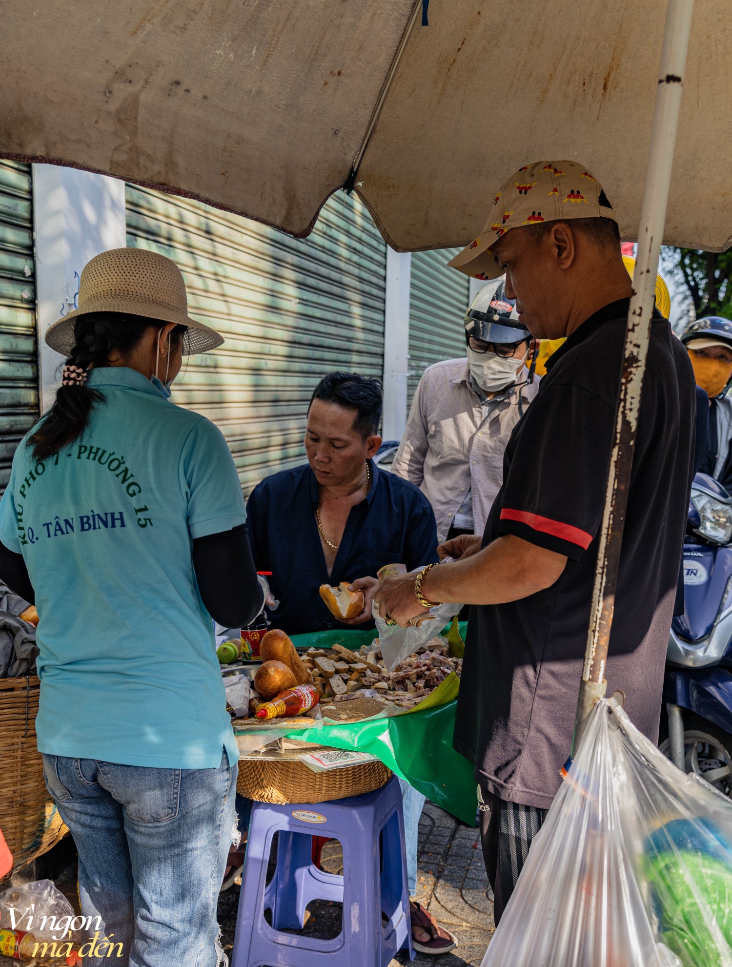 Tiệm bánh mì hơn 70 năm tuổi gắn liền với tuổi thơ của nhiều người Sài Gòn: Từng xác lập Kỷ lục Việt Nam, mỗi sáng nhẹ nhàng bán 500 ổ- Ảnh 21.