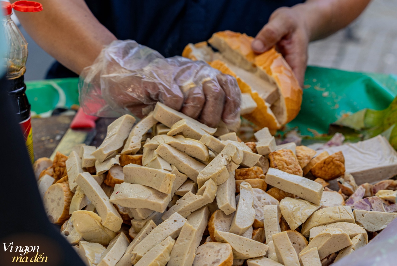 Tiệm bánh mì hơn 70 năm tuổi gắn liền với tuổi thơ của nhiều người Sài Gòn: Từng xác lập Kỷ lục Việt Nam, mỗi sáng nhẹ nhàng bán 500 ổ- Ảnh 19.