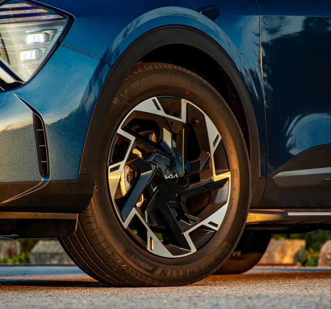 Gần 1 tỷ đồng, chọn Lynk & Co 01 hay CX-5, Sportage, Tucson: Xe nhập đấu xe lắp ráp trên từng option- Ảnh 4. Gần 1 tỷ đồng, chọn Lynk & Co 01 hay CX-5, Sportage, Tucson: Xe nhập đấu xe lắp ráp trên từng option- Ảnh 4.