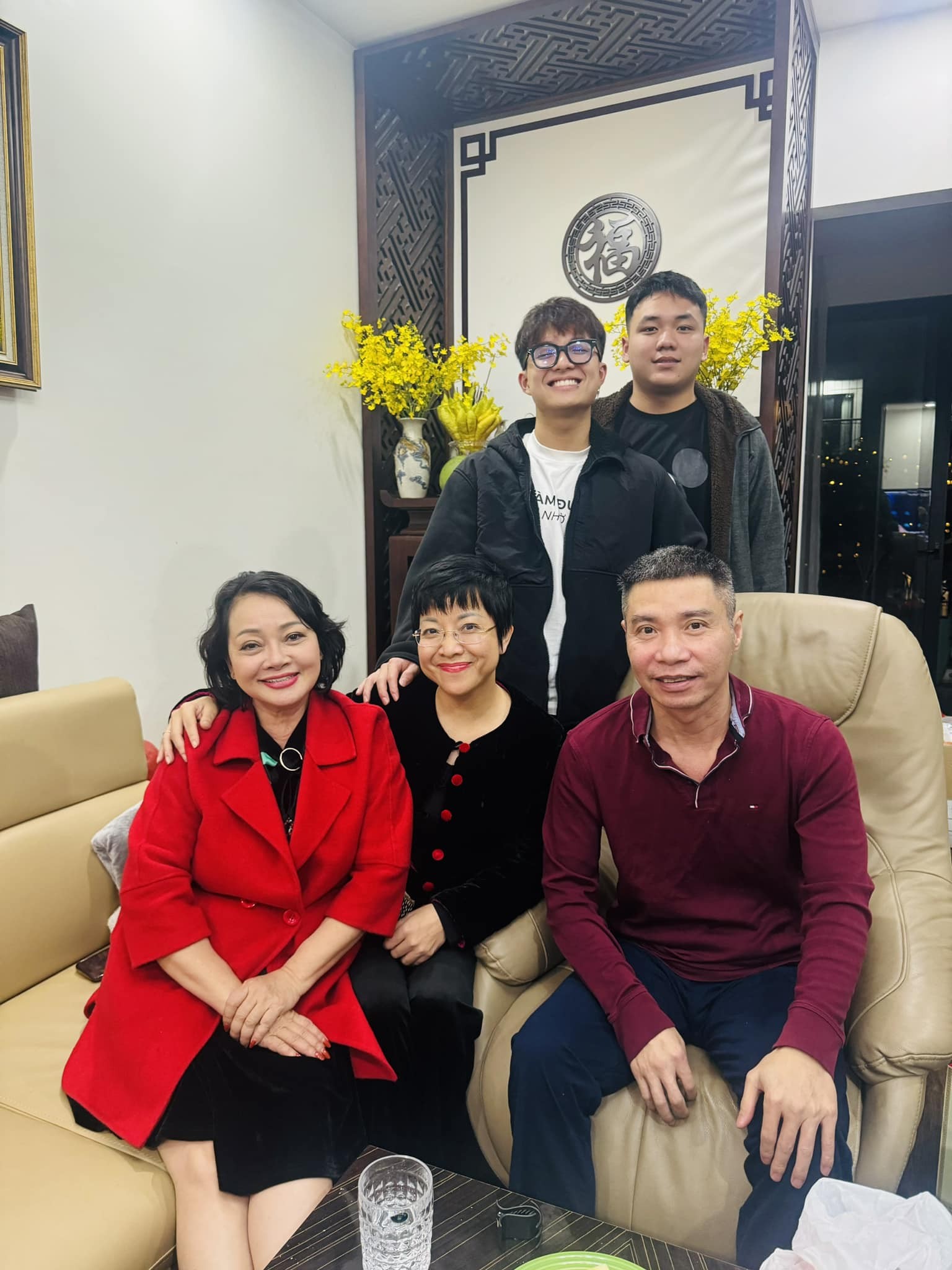 Con trai MC Thảo Vân khiến nhiều người xin làm con dâu, visual đã "sáng" nhưng chuyện học còn tự hào hơn- Ảnh 4. Con trai MC Thảo Vân khiến nhiều người xin làm con dâu, visual đã "sáng" nhưng chuyện học còn tự hào hơn- Ảnh 4.