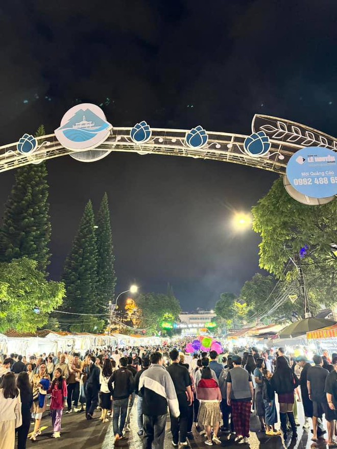 CẬP NHẬT lễ 2/9: Sapa đỉnh nóc ngập trong cờ hoa, Đà Lạt gói gọn trong hai từ "đông lạnh"- Ảnh 23.