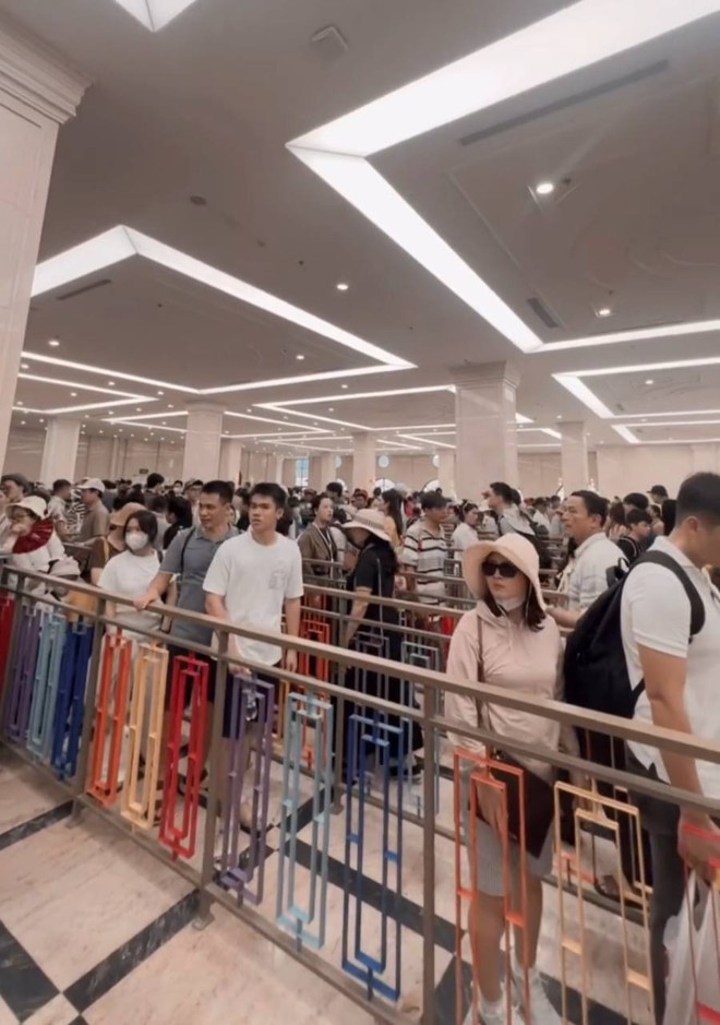 CẬP NHẬT lễ 2/9: Sapa đỉnh nóc ngập trong cờ hoa, Đà Lạt gói gọn trong hai từ "đông lạnh"- Ảnh 52.