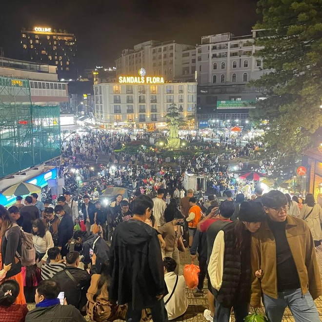 CẬP NHẬT lễ 2/9: Sapa đỉnh nóc ngập trong cờ hoa, Đà Lạt gói gọn trong hai từ "đông lạnh"- Ảnh 24.