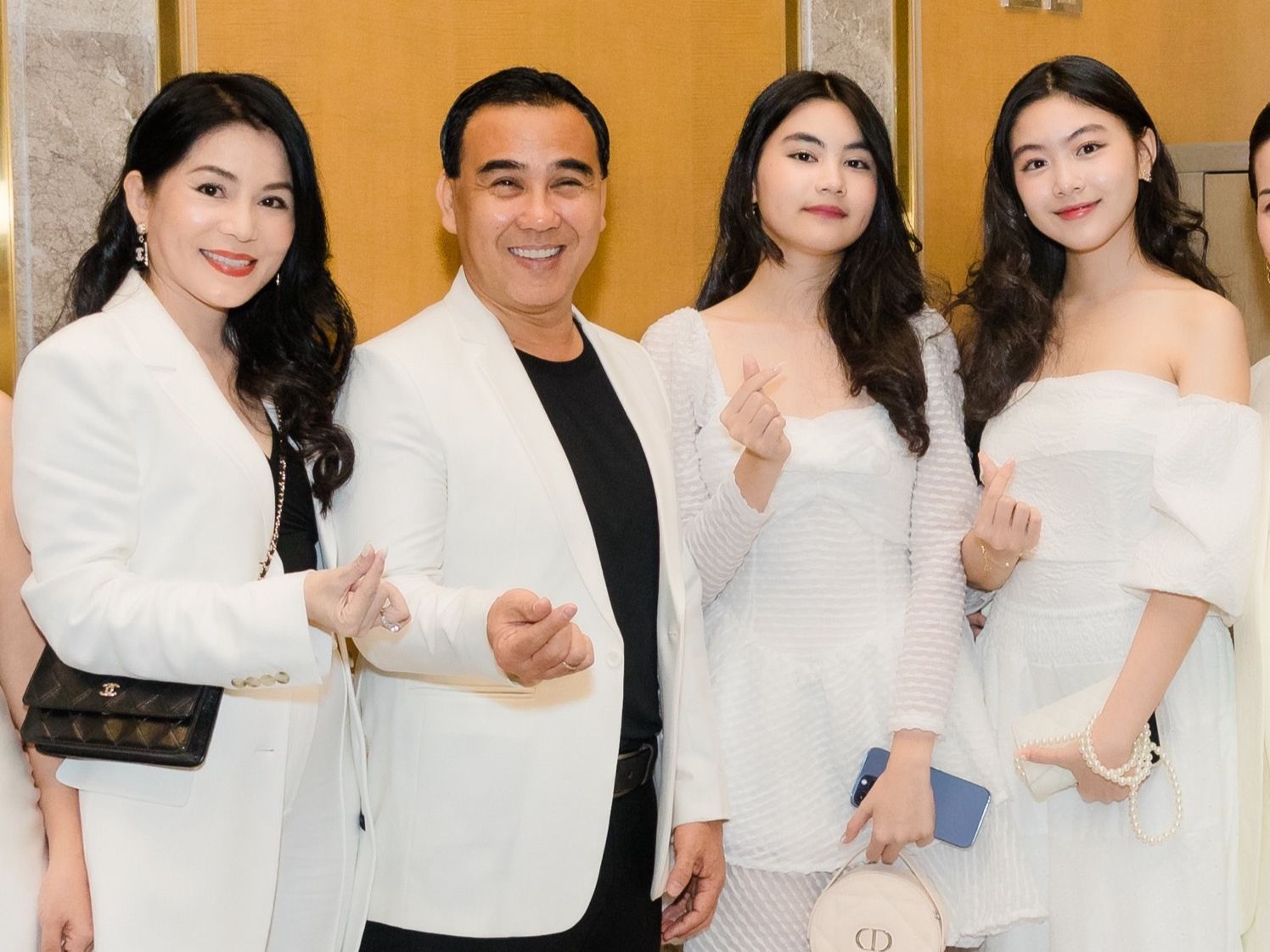 Phản bác thông tin 
