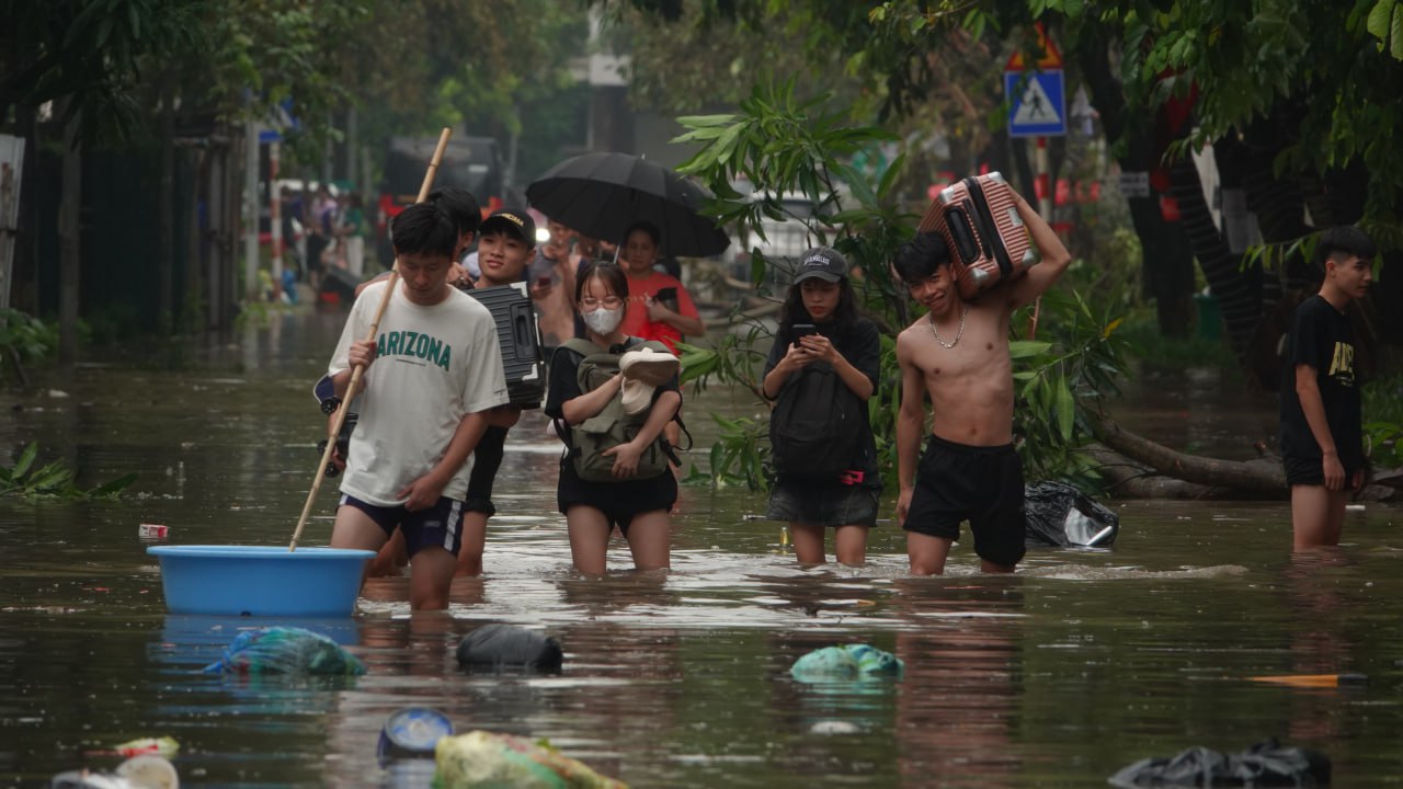 Cảnh báo khẩn cấp nguy cơ ngập lụt nội thành; Hà Nội sẵn sàng phương án sơ tán dân- Ảnh 2.