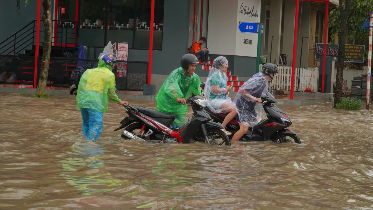 Cảnh báo khẩn cấp nguy cơ ngập lụt nội thành; Hà Nội sẵn sàng phương án sơ tán dân- Ảnh 4.