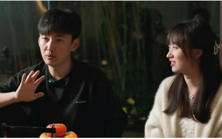 Cặp vợ chồng 9X cùng kinh doanh thời trang, doanh thu hơn 900 tỷ đồng/năm: Việc ở công ty nghe chồng, việc ở nhà nghe vợ!- Ảnh 1.