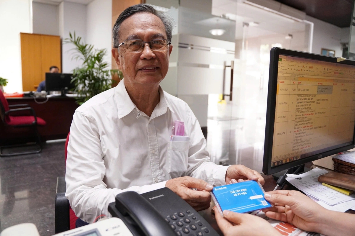 Điều chưa biết về GS.TS miền Nam vừa gửi sổ tiết kiệm 1 tỷ đồng ủng hộ vùng bão lũ miền Bắc, cả đời cống hiến vì sự nghiệp "trồng người"- Ảnh 1. Điều chưa biết về GS.TS miền Nam vừa gửi sổ tiết kiệm 1 tỷ đồng ủng hộ vùng bão lũ miền Bắc, cả đời cống hiến vì sự nghiệp "trồng người"- Ảnh 1.