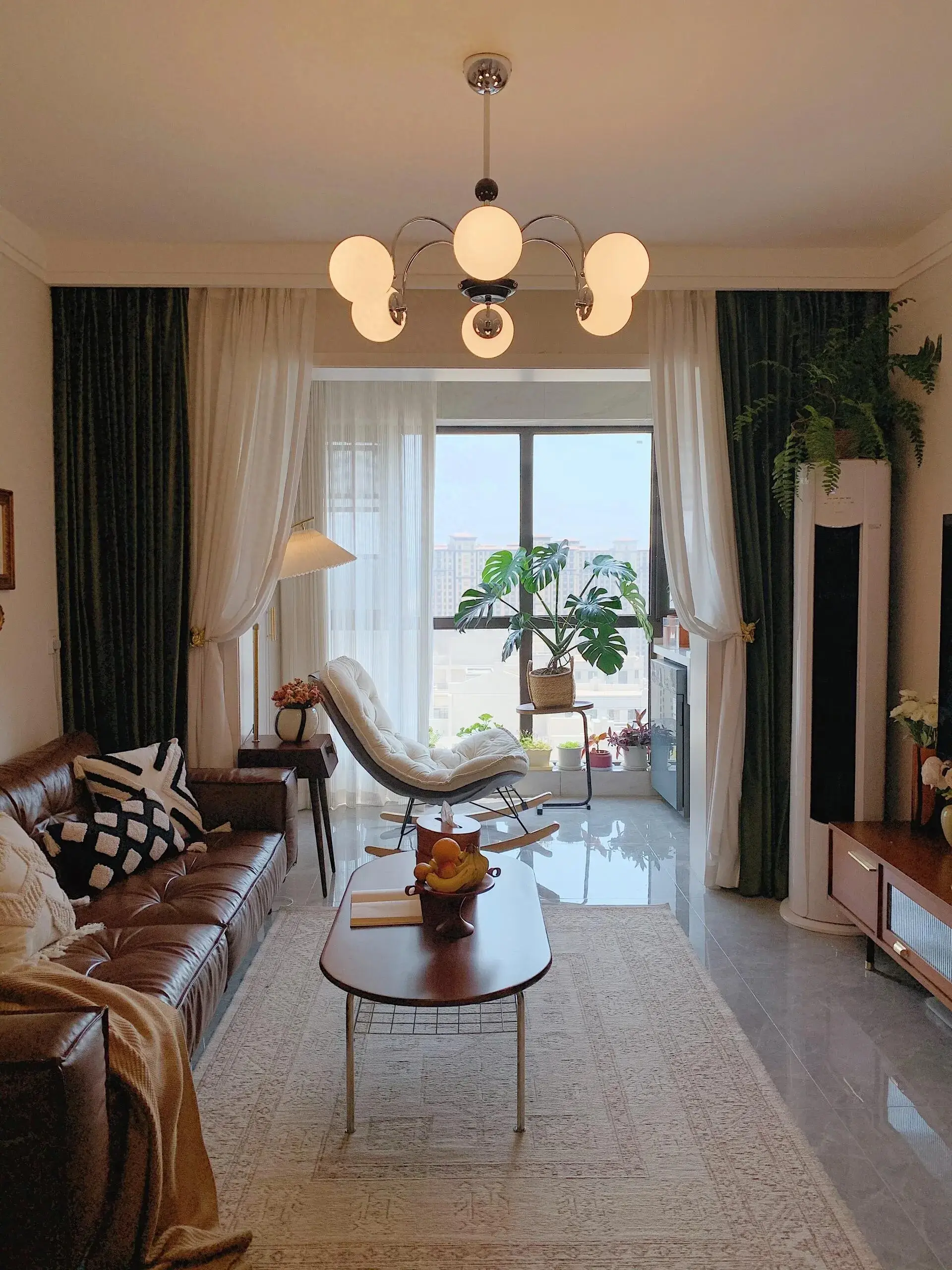 Ngôi nhà nhỏ 65m2 ở thành phố nhỏ này đã giúp tôi sống chậm lại và tận hưởng cuộc sống!- Ảnh 1. Ngôi nhà nhỏ 65m2 ở thành phố nhỏ này đã giúp tôi sống chậm lại và tận hưởng cuộc sống!- Ảnh 1.