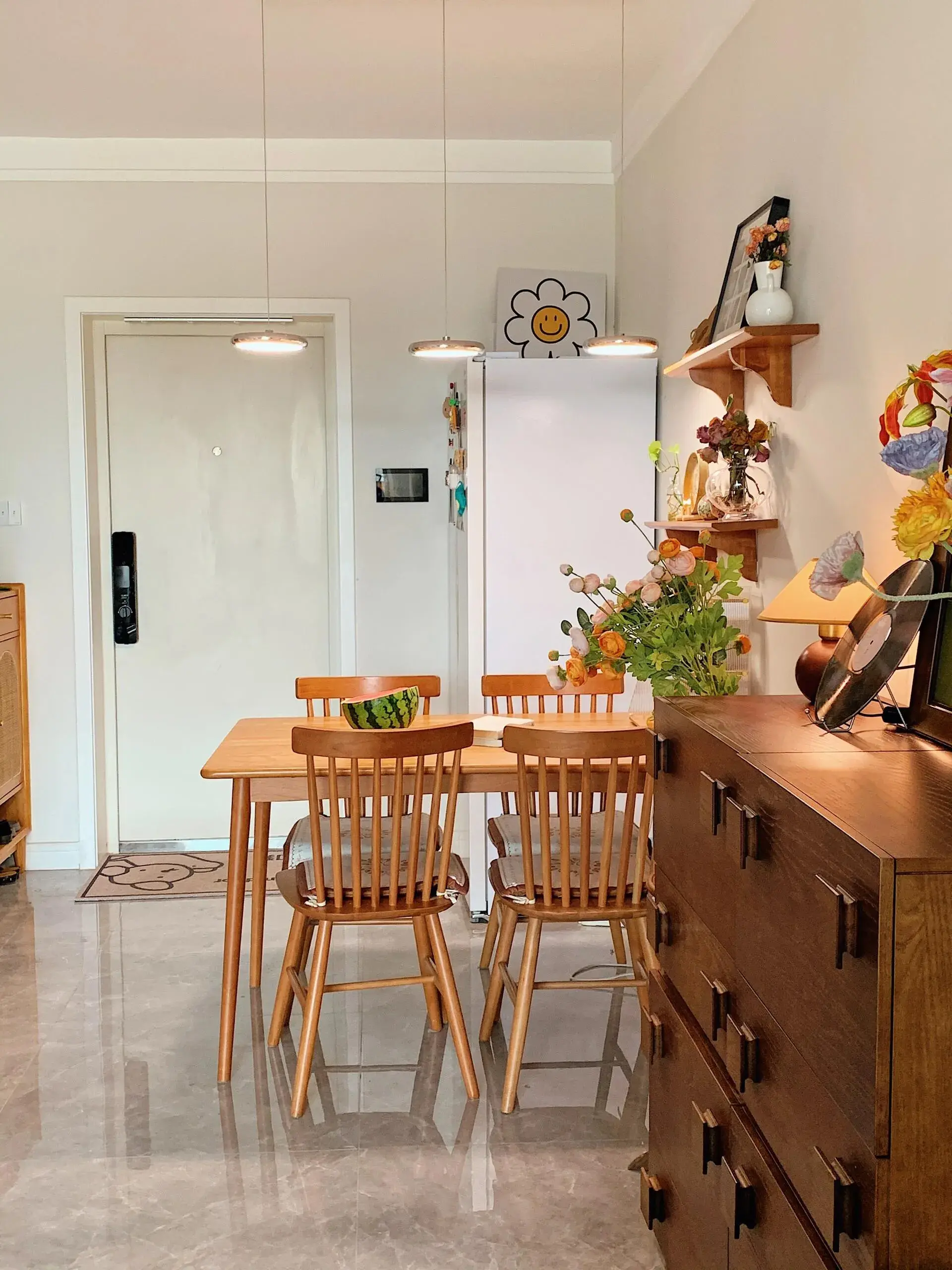 Ngôi nhà nhỏ 65m2 ở thành phố nhỏ này đã giúp tôi sống chậm lại và tận hưởng cuộc sống!- Ảnh 2. Ngôi nhà nhỏ 65m2 ở thành phố nhỏ này đã giúp tôi sống chậm lại và tận hưởng cuộc sống!- Ảnh 2.