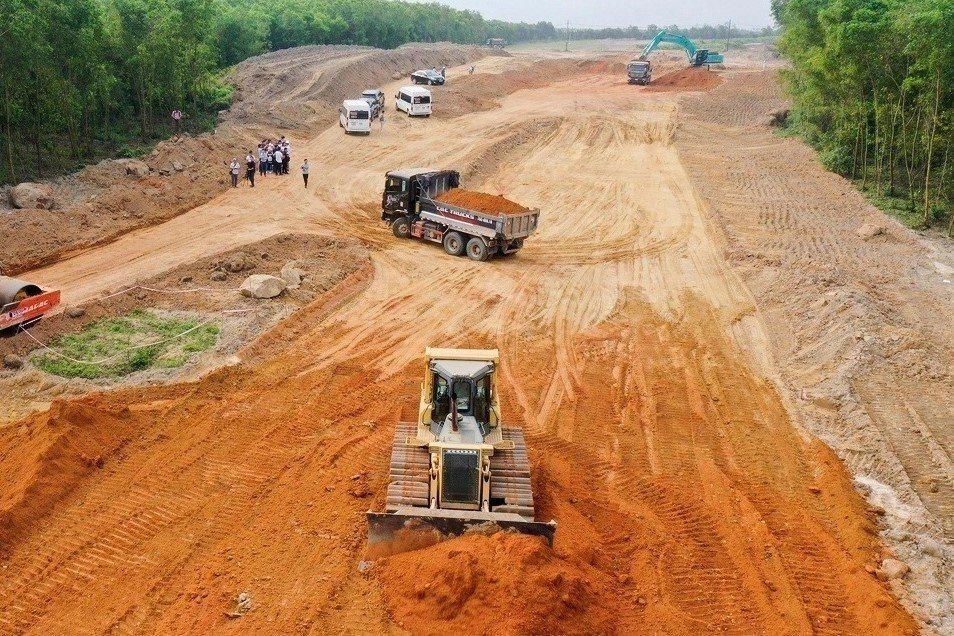 Kỳ tích chưa từng có trong 500 ngày đêm thi đua xây 3.000 km cao tốc: 1.000 máy móc, 1.500 người làm xuyên đêm, hạng mục đua nhau vượt tiến độ- Ảnh 1. Kỳ tích chưa từng có trong 500 ngày đêm thi đua xây 3.000 km cao tốc: 1.000 máy móc, 1.500 người làm xuyên đêm, hạng mục đua nhau vượt tiến độ- Ảnh 1.