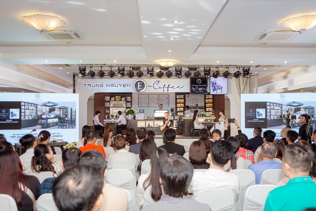 Mô hình nhượng quyền thành công Trung Nguyên E-Coffee ra mắt phiên bản mới- Ảnh 1. Mô hình nhượng quyền thành công Trung Nguyên E-Coffee ra mắt phiên bản mới- Ảnh 1.