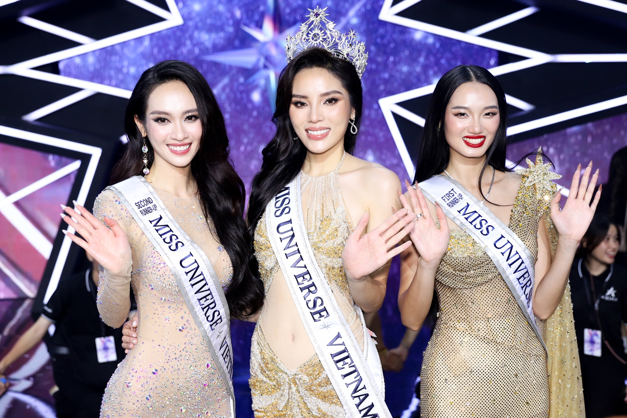 2 khoảnh khắc đăng quang để đời của Kỳ Duyên: Visual "lột xác", chi tiết vương miện trùng khớp mới bất ngờ!- Ảnh 10. 2 khoảnh khắc đăng quang để đời của Kỳ Duyên: Visual "lột xác", chi tiết vương miện trùng khớp mới bất ngờ!- Ảnh 10.