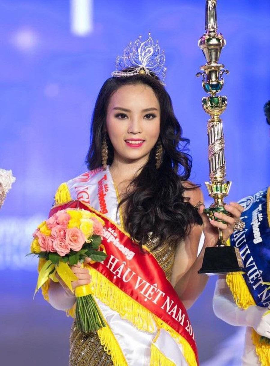 2 khoảnh khắc đăng quang để đời của Kỳ Duyên: Visual "lột xác", chi tiết vương miện trùng khớp mới bất ngờ!- Ảnh 1. 2 khoảnh khắc đăng quang để đời của Kỳ Duyên: Visual "lột xác", chi tiết vương miện trùng khớp mới bất ngờ!- Ảnh 1.
