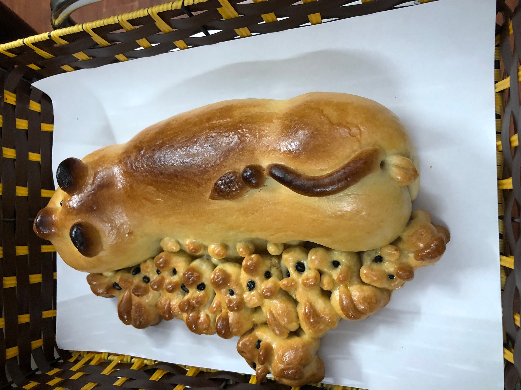 Gặp người đàn ông gần 40 năm làm bánh Trung thu lợn ỉ nặn tay hiếm có ở Hà Nội- Ảnh 8. Gặp người đàn ông gần 40 năm làm bánh Trung thu lợn ỉ nặn tay hiếm có ở Hà Nội- Ảnh 8.