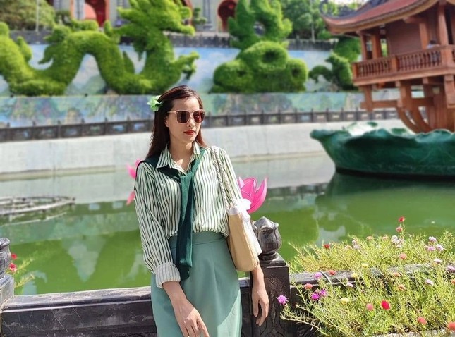 Sự thật về bức ảnh cô giáo Yên Bái lấm lem bùn đất ăn mì tôm sống- Ảnh 5. Sự thật về bức ảnh cô giáo Yên Bái lấm lem bùn đất ăn mì tôm sống- Ảnh 5.