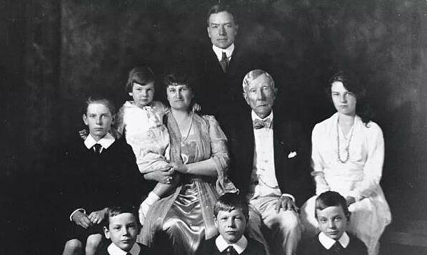 Tỷ phú Rockefeller dặn con: Muốn giàu phải nắm vững 1 điều, chẳng cần ‘sinh ra ở vạch đích’ cũng dễ dàng dẫn đầu- Ảnh 1. Tỷ phú Rockefeller dặn con: Muốn giàu phải nắm vững 1 điều, chẳng cần ‘sinh ra ở vạch đích’ cũng dễ dàng dẫn đầu- Ảnh 1.