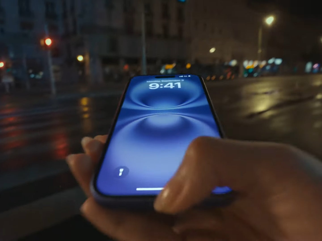 iPhone 16 năm nay tiếp tục giữ danh hiệu đáng buồn: "Điện thoại giá 20 triệu thua cả điện thoại 5 triệu"- Ảnh 2. iPhone 16 năm nay tiếp tục giữ danh hiệu đáng buồn: "Điện thoại giá 20 triệu thua cả điện thoại 5 triệu"- Ảnh 2.