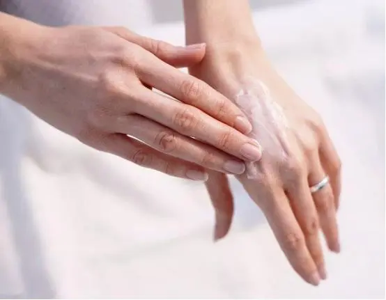 Nhìn tay đoán tuổi thọ: Người sống lâu thường có những đặc điểm này, nếu bạn có trên 2 điều thì xin chúc mừng- Ảnh 2. Nhìn tay đoán tuổi thọ: Người sống lâu thường có những đặc điểm này, nếu bạn có trên 2 điều thì xin chúc mừng- Ảnh 2.