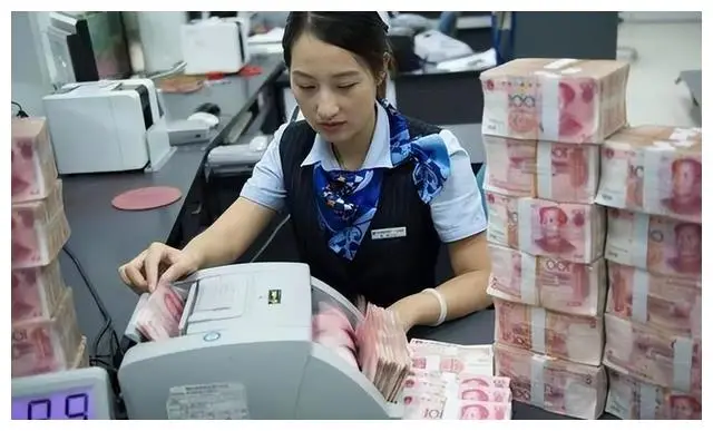Người phụ nữ gửi tiết kiệm gần 7 tỷ đồng, 3 năm sau đến rút còn đúng 300.000 đồng, ngân hàng tuyên bố: “Chúng tôi không liên quan”- Ảnh 2. Người phụ nữ gửi tiết kiệm gần 7 tỷ đồng, 3 năm sau đến rút còn đúng 300.000 đồng, ngân hàng tuyên bố: “Chúng tôi không liên quan”- Ảnh 2.