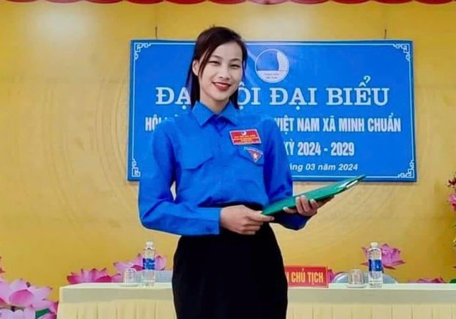 Sự thật về bức ảnh cô giáo Yên Bái lấm lem bùn đất ăn mì tôm sống- Ảnh 4. Sự thật về bức ảnh cô giáo Yên Bái lấm lem bùn đất ăn mì tôm sống- Ảnh 4.