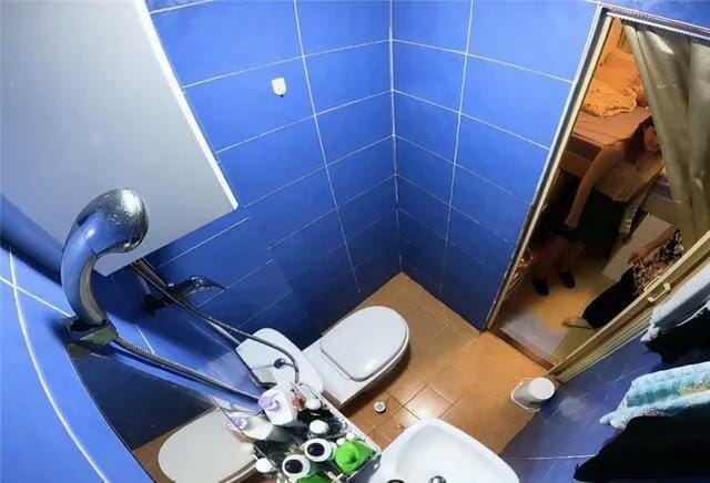 Vợ chồng chi hơn 3 tỷ mua nhà 9m2, phải rửa bát trong toilet: Tưởng bị lừa, hoá ra là kẻ thức thời- Ảnh 5. Vợ chồng chi hơn 3 tỷ mua nhà 9m2, phải rửa bát trong toilet: Tưởng bị lừa, hoá ra là kẻ thức thời- Ảnh 5.