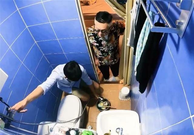 Vợ chồng chi hơn 3 tỷ mua nhà 9m2, phải rửa bát trong toilet: Tưởng bị lừa, hoá ra là kẻ thức thời- Ảnh 6. Vợ chồng chi hơn 3 tỷ mua nhà 9m2, phải rửa bát trong toilet: Tưởng bị lừa, hoá ra là kẻ thức thời- Ảnh 6.