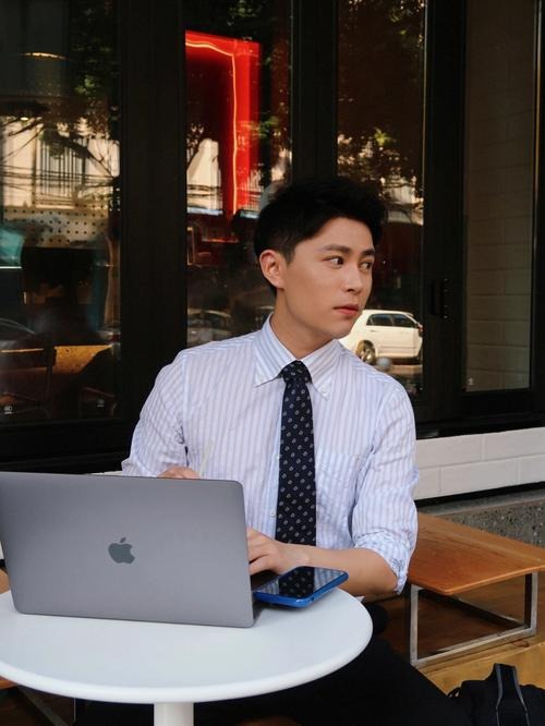 Tôi biếu sếp quà dịp Trung thu, anh tặng lại tôi hộp trà date từ 5 năm trước: Giận tím người nhưng 2 tháng sau bỗng được thăng chức- Ảnh 2. Tôi biếu sếp quà dịp Trung thu, anh tặng lại tôi hộp trà date từ 5 năm trước: Giận tím người nhưng 2 tháng sau bỗng được thăng chức- Ảnh 2.