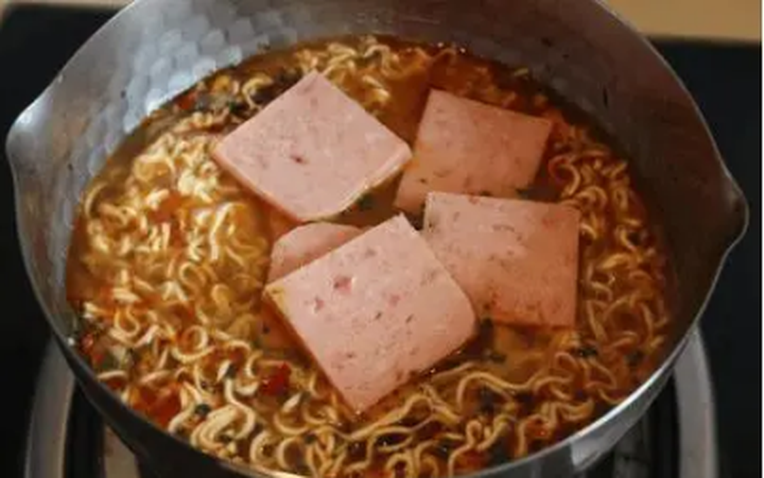 Người phụ nữ 59 tuổi bất ngờ mắc ung thư tuyến tụy: Bác sĩ nói có 3 thứ "quá nhiều" có thể gây hại còn hơn hút thuốc, uống rượu- Ảnh 1. Người phụ nữ 59 tuổi bất ngờ mắc ung thư tuyến tụy: Bác sĩ nói có 3 thứ "quá nhiều" có thể gây hại còn hơn hút thuốc, uống rượu- Ảnh 1.