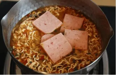 Người phụ nữ 59 tuổi bất ngờ mắc ung thư tuyến tụy: Bác sĩ nói có 3 thứ "quá nhiều" có thể gây hại còn hơn hút thuốc, uống rượu- Ảnh 4. Người phụ nữ 59 tuổi bất ngờ mắc ung thư tuyến tụy: Bác sĩ nói có 3 thứ "quá nhiều" có thể gây hại còn hơn hút thuốc, uống rượu- Ảnh 4.