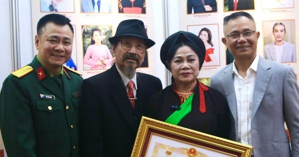 photo-1725273697554 photo-1725273697554