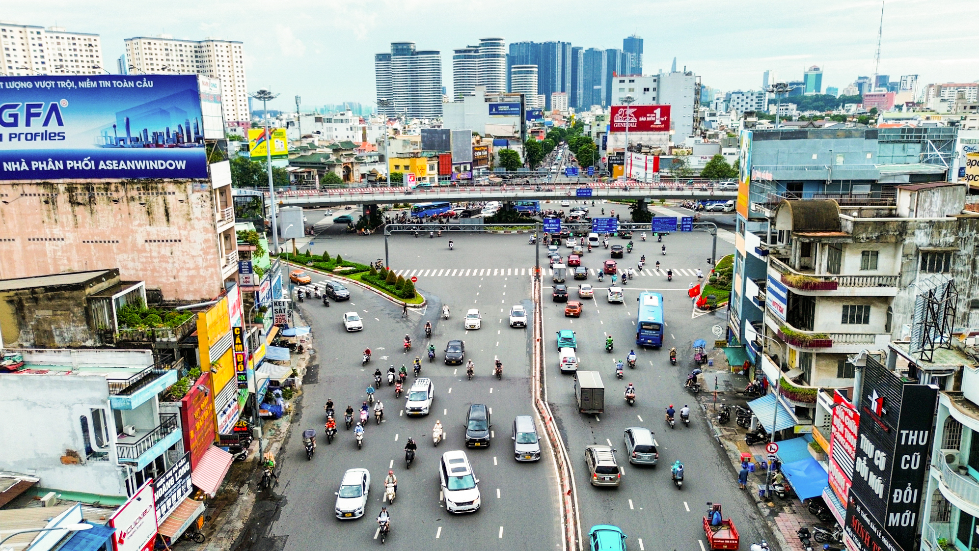 Cảnh đối lập trên con đường huyết mạch nối Thành phố Hồ Chí Minh và Bình Dương: Nơi là đại lộ 8 làn xe, nơi đang chuẩn bị 14.000 tỷ để mở rộng- Ảnh 11.