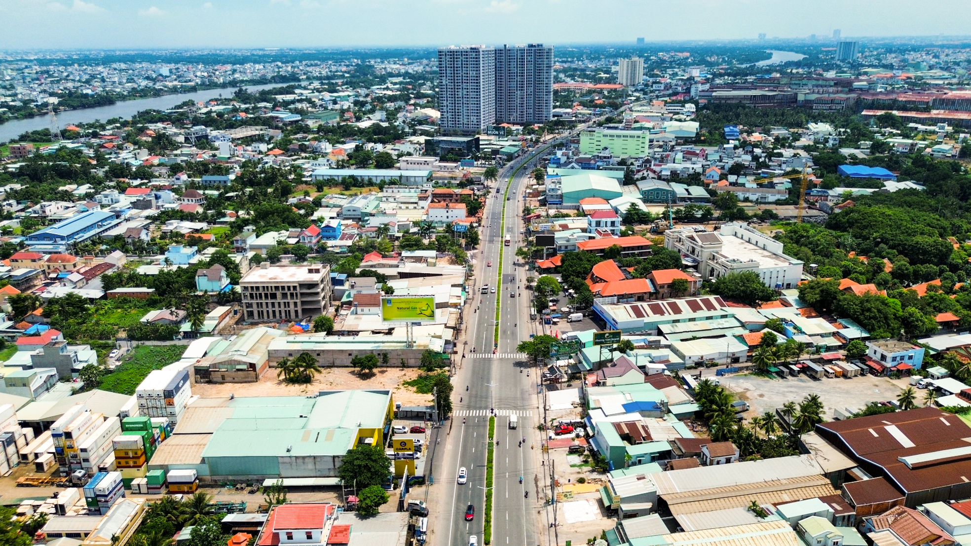 Cảnh đối lập trên con đường huyết mạch nối Thành phố Hồ Chí Minh và Bình Dương: Nơi là đại lộ 8 làn xe, nơi đang chuẩn bị 14.000 tỷ để mở rộng- Ảnh 3.