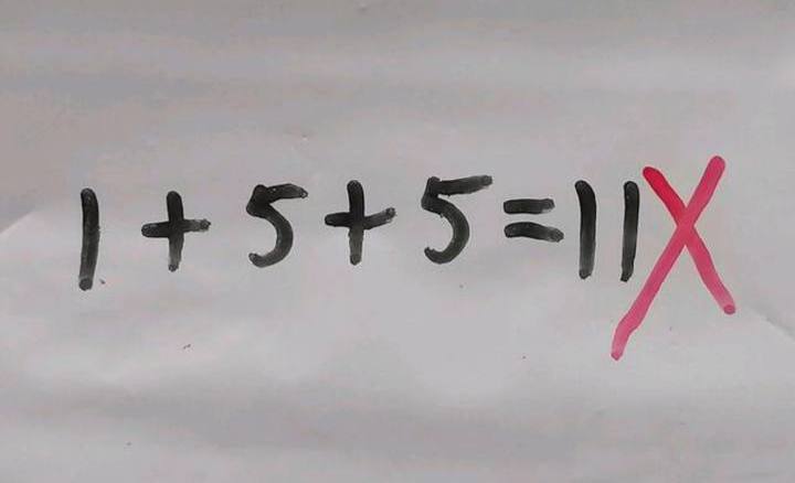 Con làm phép tính ‘1 + 5 + 5 = 11’ bị cô giáo gạch đỏ, bố tưởng cô chấm nhầm, gọi điện hỏi và cái kết ‘bức xúc’- Ảnh 2.