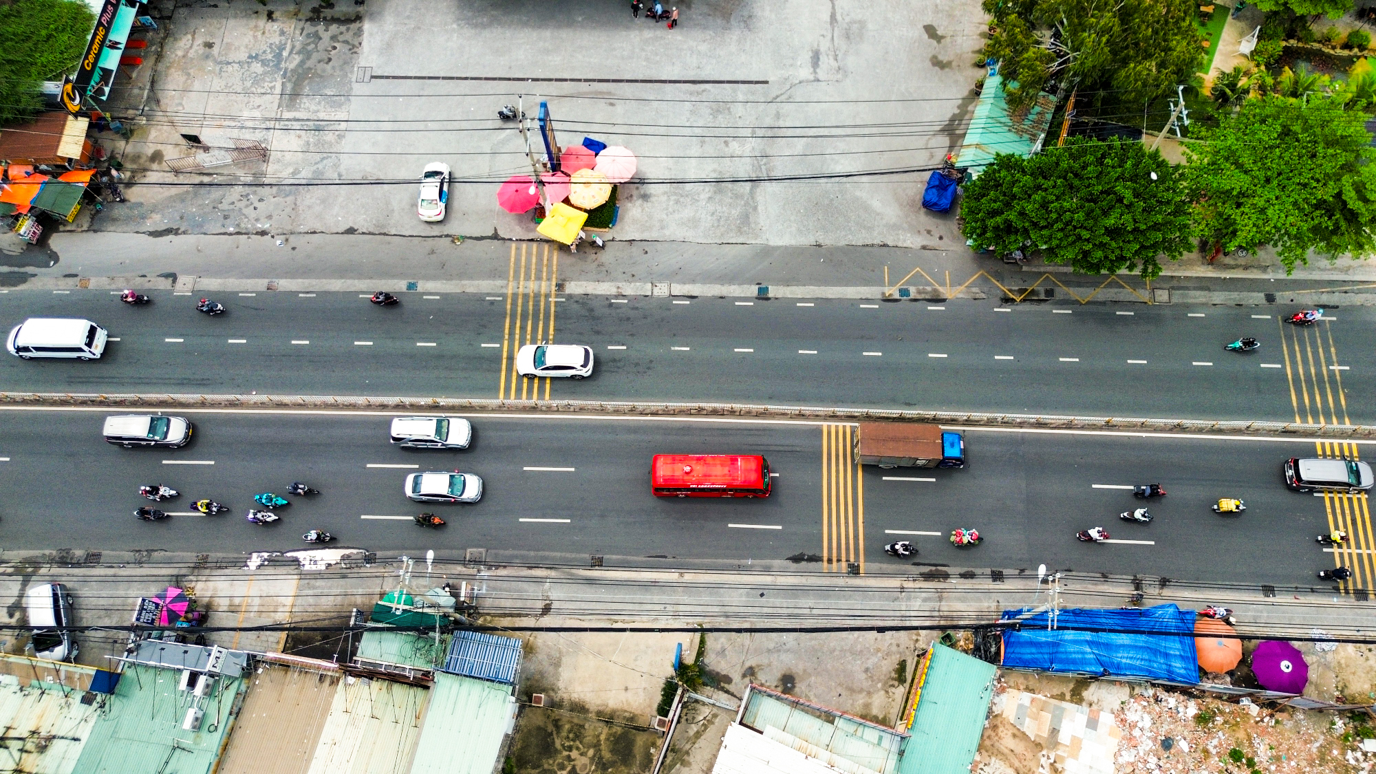 Cảnh đối lập trên con đường huyết mạch nối Thành phố Hồ Chí Minh và Bình Dương: Nơi là đại lộ 8 làn xe, nơi đang chuẩn bị 14.000 tỷ để mở rộng- Ảnh 9.