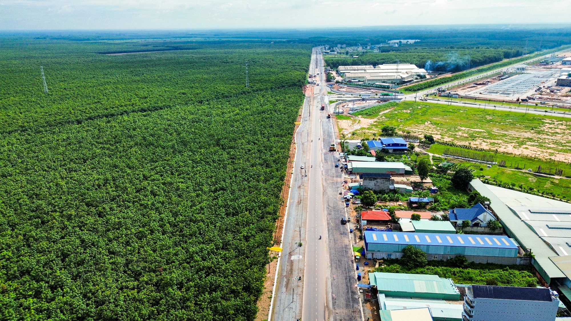 Toàn cảnh tuyến đường được chi 3.000 tỷ để mở rộng lên 6 làn xe, kết nối với khu công nghiệp rộng có nhà máy lớn nhất thế giới của LEGO- Ảnh 2.