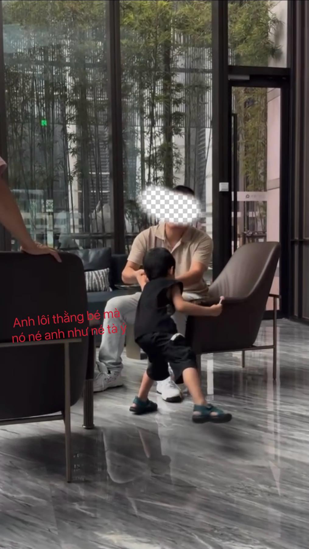 Hành động Tôn Bằng xông vào "cướp con" phản ánh vấn đề tâm lý đáng báo động sau ly hôn- Ảnh 3. Hành động Tôn Bằng xông vào "cướp con" phản ánh vấn đề tâm lý đáng báo động sau ly hôn- Ảnh 3.