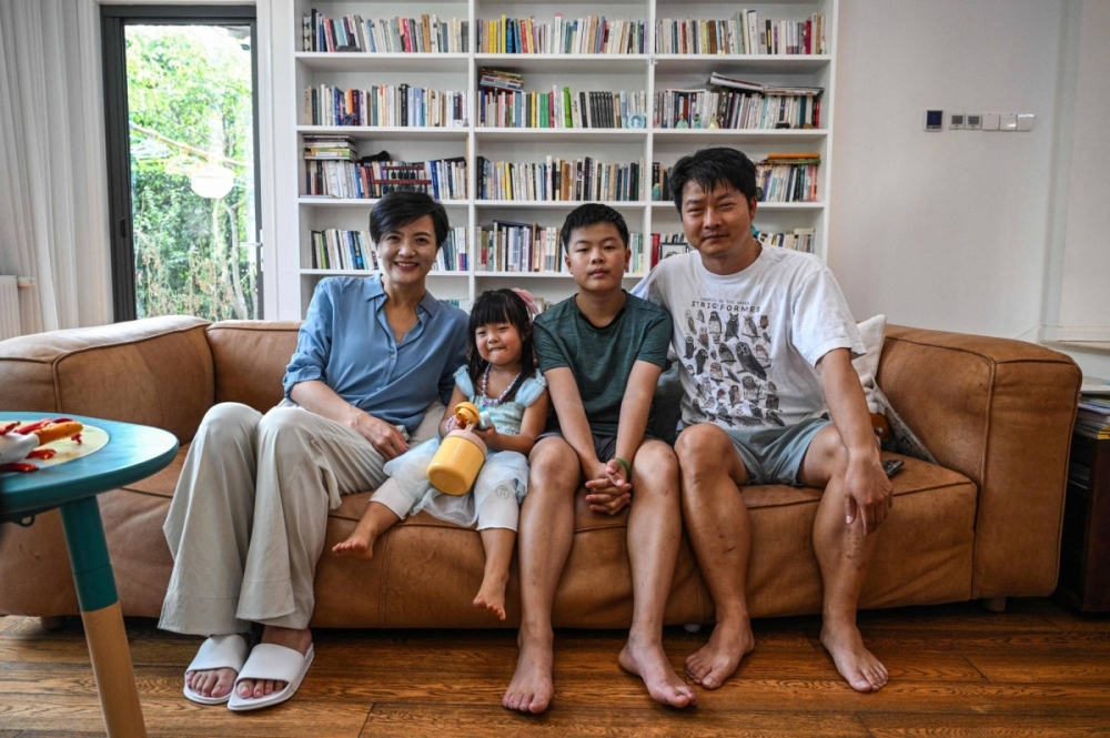 Những "ông bố toàn thời gian" ở Trung Quốc- Ảnh 1. Những "ông bố toàn thời gian" ở Trung Quốc- Ảnh 1.