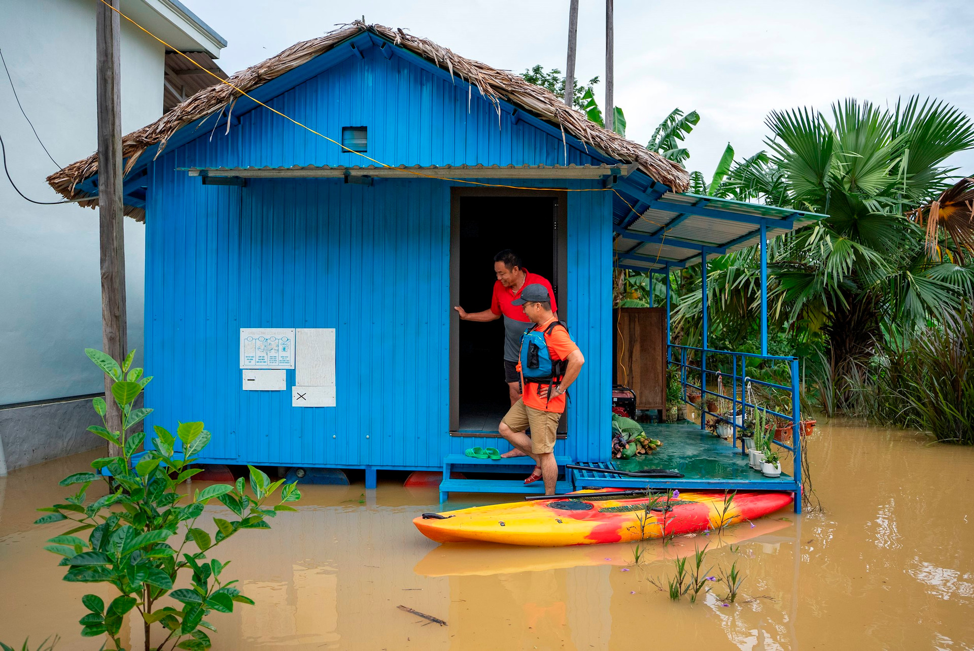 Những căn homestay làm trên nhà nổi tại rốn lũ Tân Hoá (Quảng Bình) và cách Oxalis biến lũ lụt thành cơ hội kinh doanh du lịch- Ảnh 1.