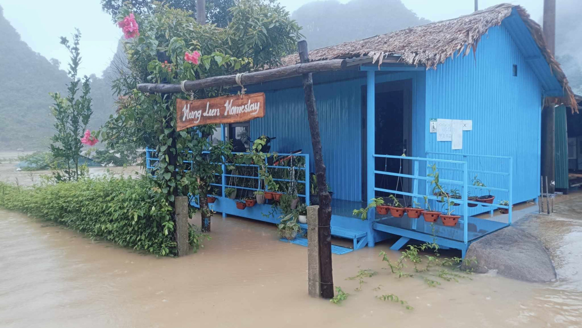 Những căn homestay làm trên nhà nổi tại rốn lũ Tân Hoá (Quảng Bình) và cách Oxalis biến lũ lụt thành cơ hội kinh doanh du lịch- Ảnh 7.