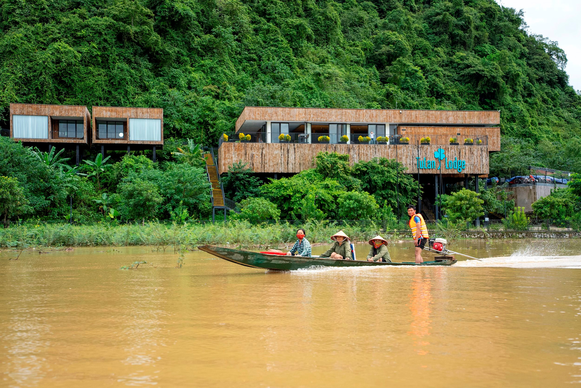 Những căn homestay làm trên nhà nổi tại rốn lũ Tân Hoá (Quảng Bình) và cách Oxalis biến lũ lụt thành cơ hội kinh doanh du lịch- Ảnh 5.