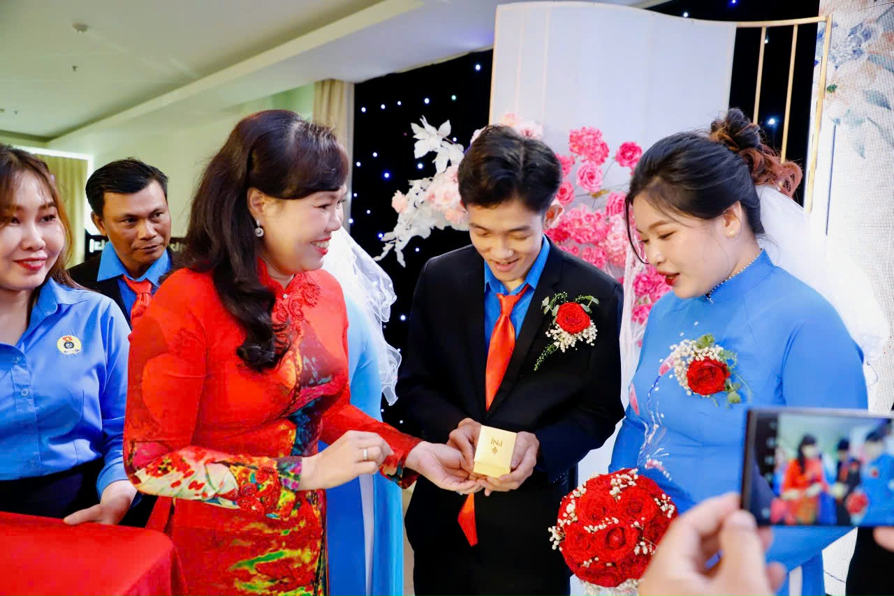 PNJ trao nhẫn cưới cho các cặp đôi khó khăn trên toàn quốc- Ảnh 3. PNJ trao nhẫn cưới cho các cặp đôi khó khăn trên toàn quốc- Ảnh 3.