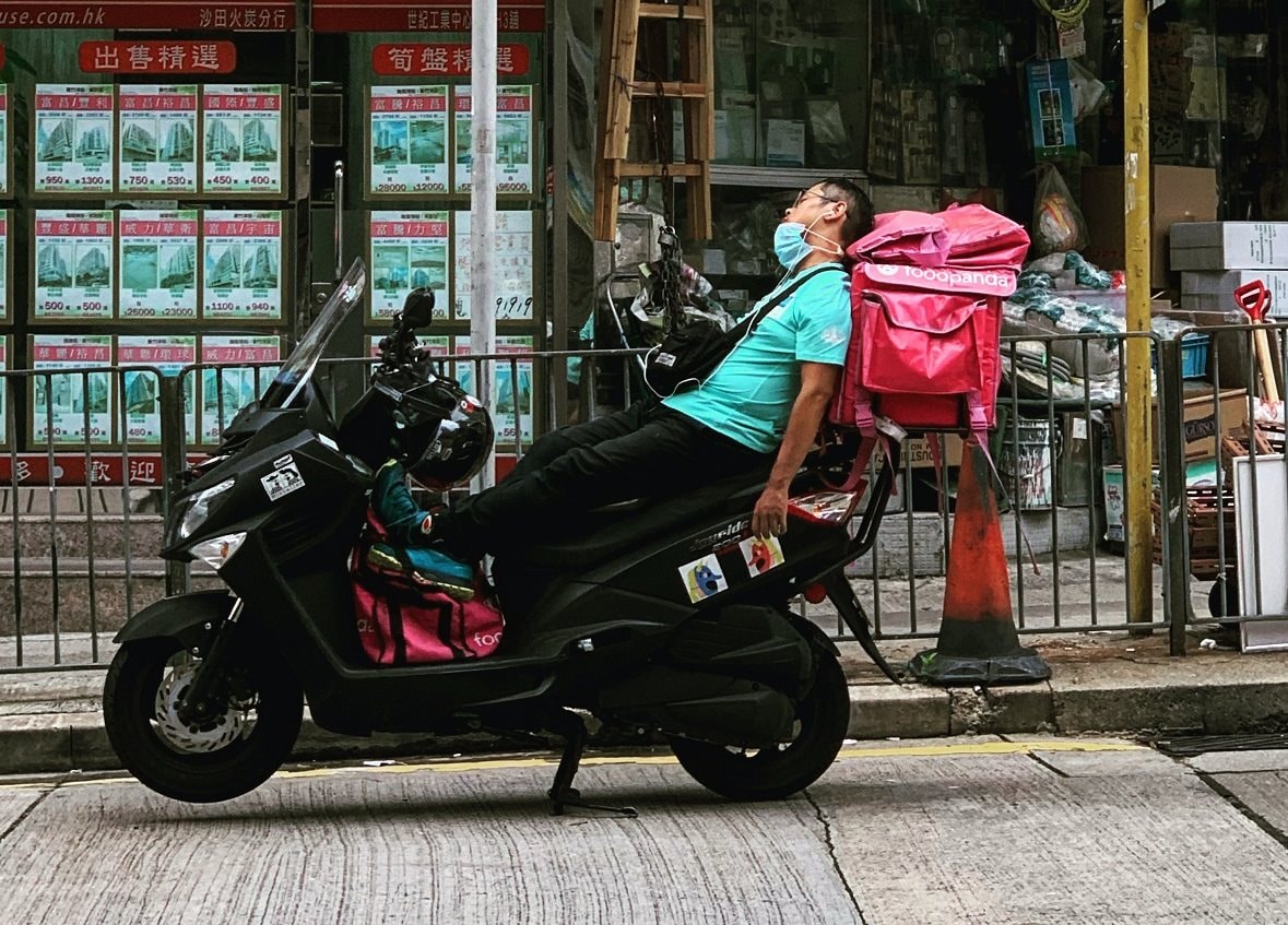 Một hãng giao đồ ăn nổi tiếng công bố mức lương và điều kiện lao động khiến cộng đồng mạng dậy sóng, bị cáo buộc gian dối và bóc lột nhân viên- Ảnh 3.