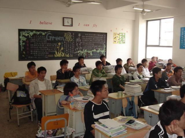 Đi họp lớp cấp 3, nam sinh nhà nghèo ngày xưa phải gom đồ ăn thừa, tối đến về nhà nhận tin nhắn bất ngờ từ lớp trưởng mà sững sờ- Ảnh 2. Đi họp lớp cấp 3, nam sinh nhà nghèo ngày xưa phải gom đồ ăn thừa, tối đến về nhà nhận tin nhắn bất ngờ từ lớp trưởng mà sững sờ- Ảnh 2.