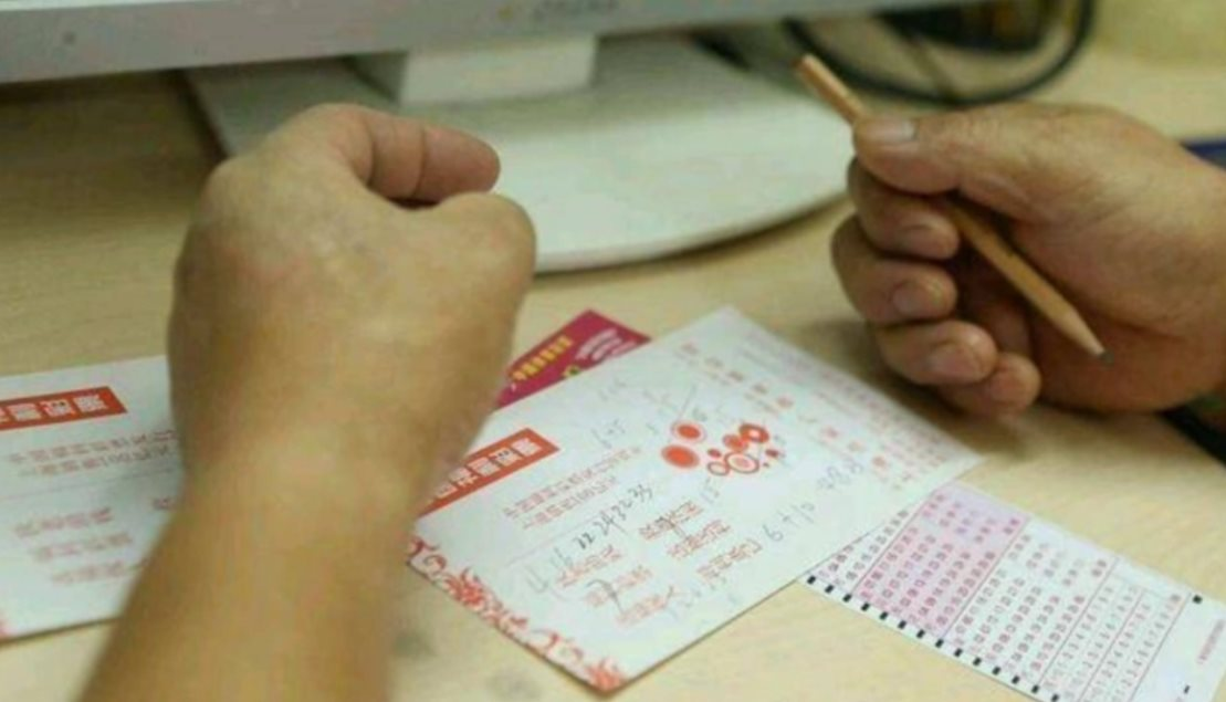 Thắng 34 tỷ nhờ xổ số, sau 10 năm, người đàn ông nhận kết cục bi kịch: Nguyên nhân đến từ 1 sai lầm khiến nhiều người ngỡ ngàng- Ảnh 3. Thắng 34 tỷ nhờ xổ số, sau 10 năm, người đàn ông nhận kết cục bi kịch: Nguyên nhân đến từ 1 sai lầm khiến nhiều người ngỡ ngàng- Ảnh 3.