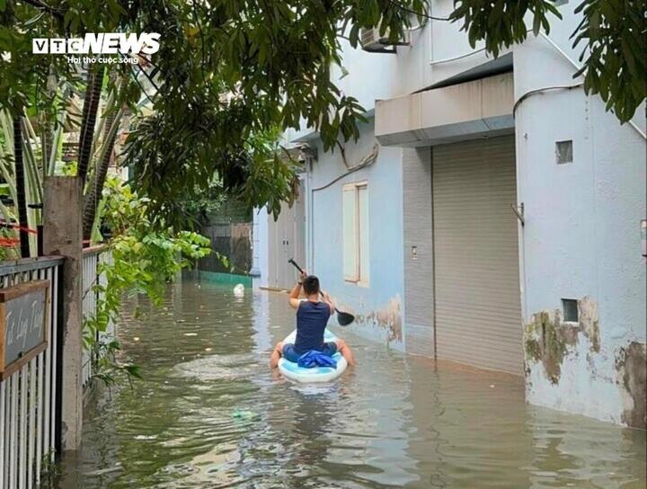 Lộ những khu ngập nặng ở Hà Nội sau bão lũ, người mua 'bỏ của chạy lấy người'- Ảnh 1.