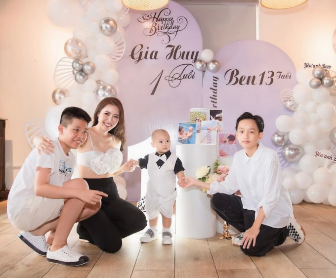 Vướng đủ ồn ào nhưng về chuyện làm mẹ của ca sĩ này thì phải khen: Nhắc đến con trai bị tự kỷ mới thấy rất văn minh- Ảnh 1.