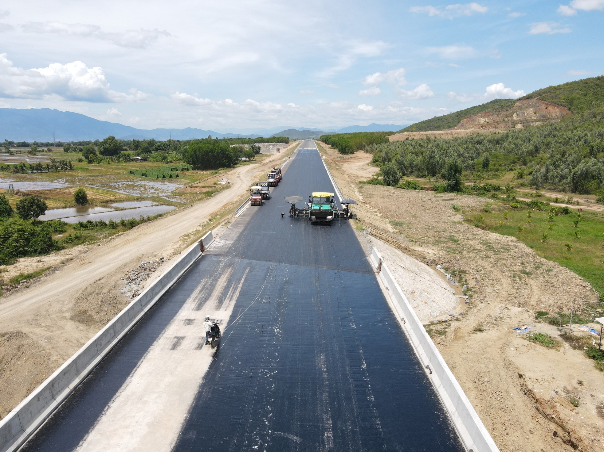 Cao tốc Vân Phong - Nha Trang dự kiến vượt tiến độ nửa năm- Ảnh 1.