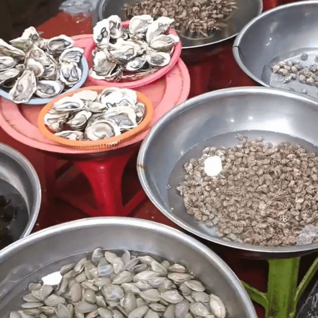 Cầm 500k đi chợ chiều Mân Thái Đà Nẵng: Giá không rẻ nhưng nhiều người đổ xô đến chợ vì lý do bất ngờ- Ảnh 11. Cầm 500k đi chợ chiều Mân Thái Đà Nẵng: Giá không rẻ nhưng nhiều người đổ xô đến chợ vì lý do bất ngờ- Ảnh 11.